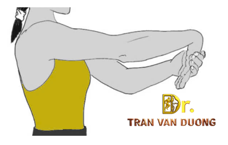 Uốn cong cổ tay trong Bài Tập Hội Chứng Ống Cổ Tay - Bác sĩ CK2 Trần Văn Dương (TP. HCM)